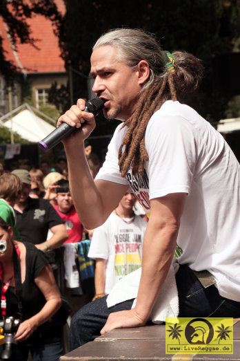 Ganjaman (D) und Die Feueralarm Band 18. Reggae Jam Festival, Bersenbrueck 04. August 2012 (18).JPG